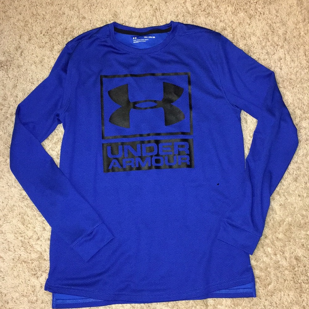 Under Armour boys like new long sleeve shirt